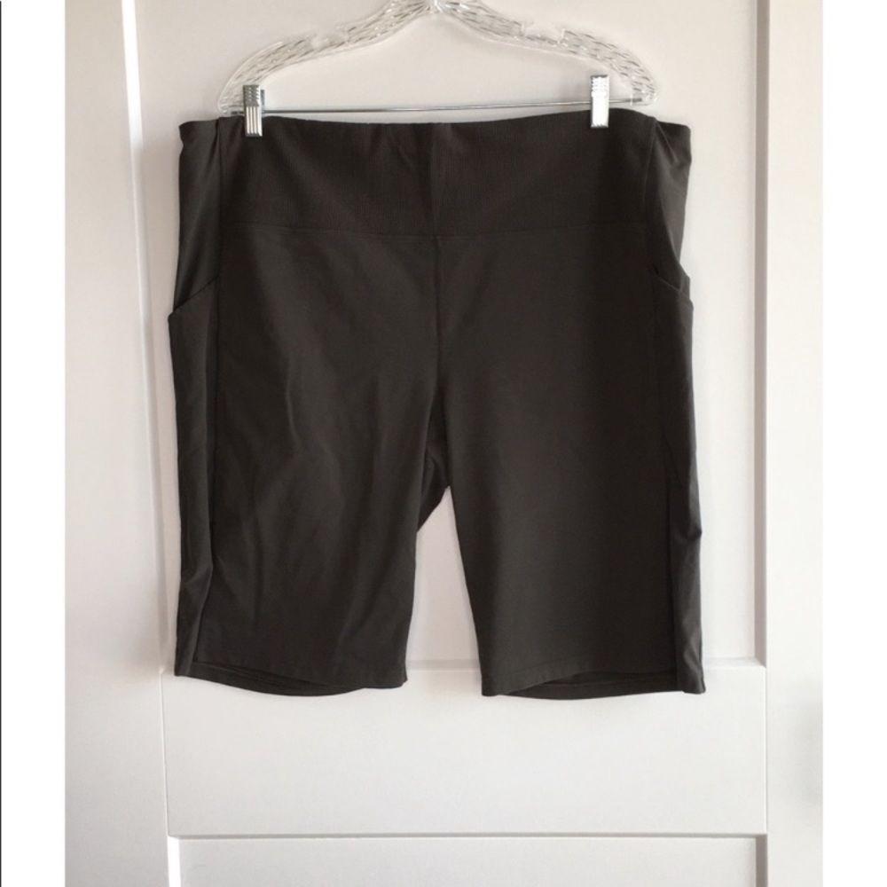 Athleta Excursion Hybrid Biker Shorts Size 2X